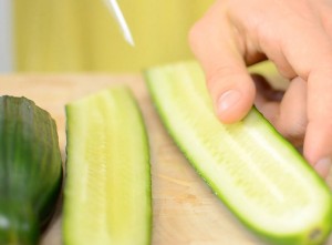 Slicing a cucumber for the omega 8006